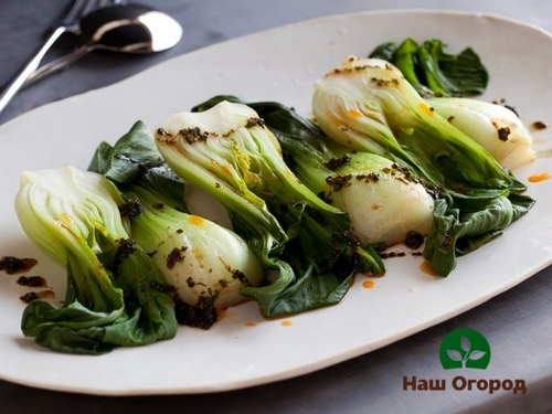 Món Pak Choi đặc biệt phổ biến ở các nước châu Á. Người ta tin rằng bắp cải như vậy có nhiều đặc tính có lợi.