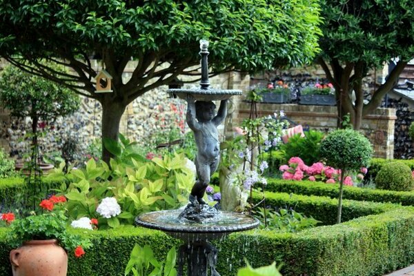 features of garden planning in Italian parks